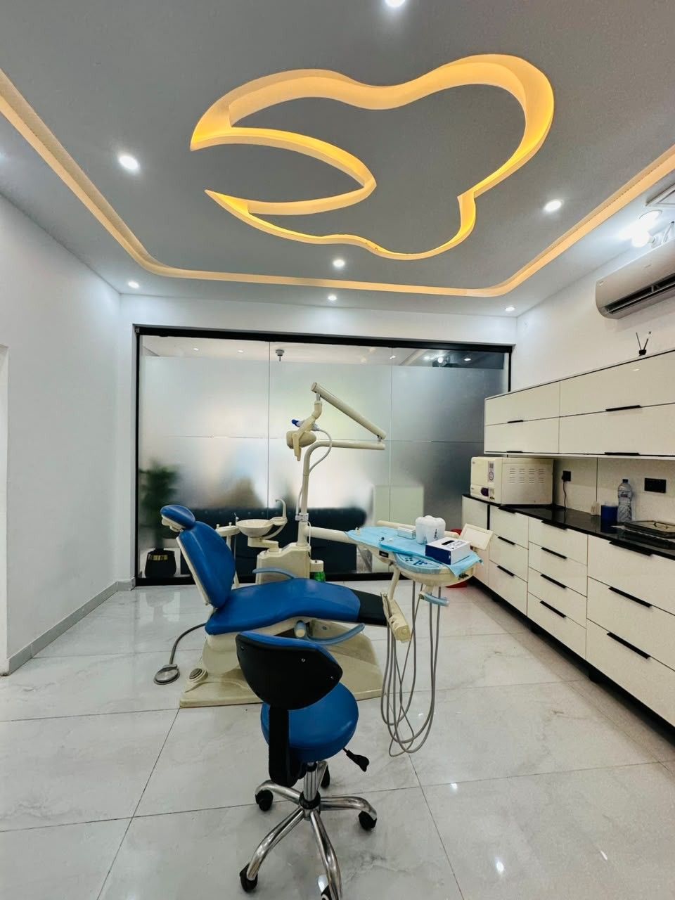 Modern dental treatment room at Narowal Dental Clinic